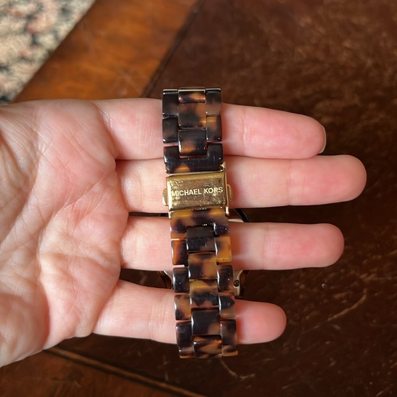 Michael Kors Brown and Gold Watch with Classic Design - Picture 2 of 4